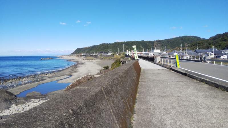 海沿いの道