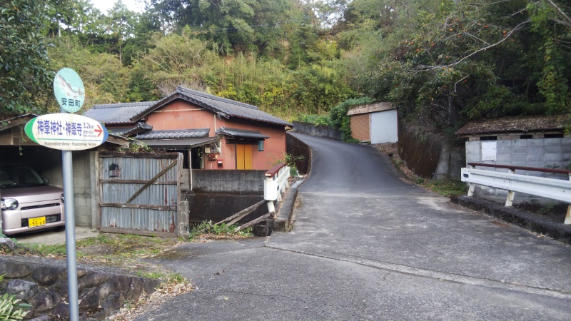 神峯寺への道