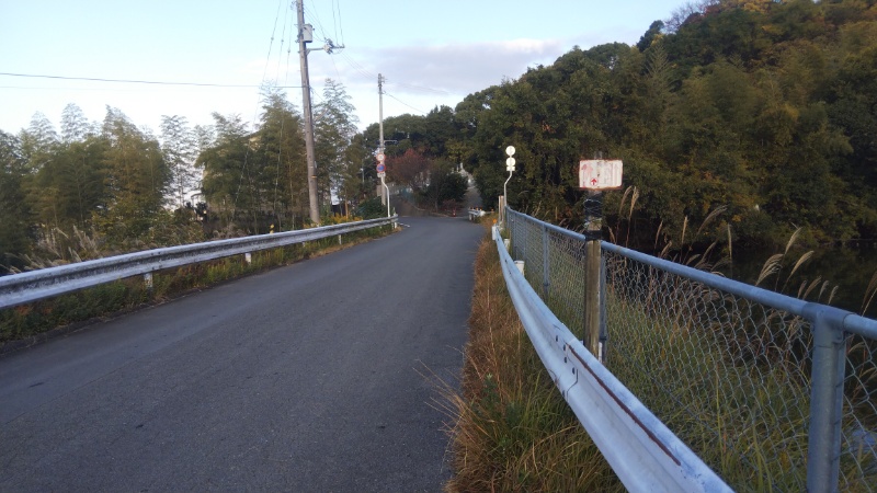 繁多寺前の遍路道