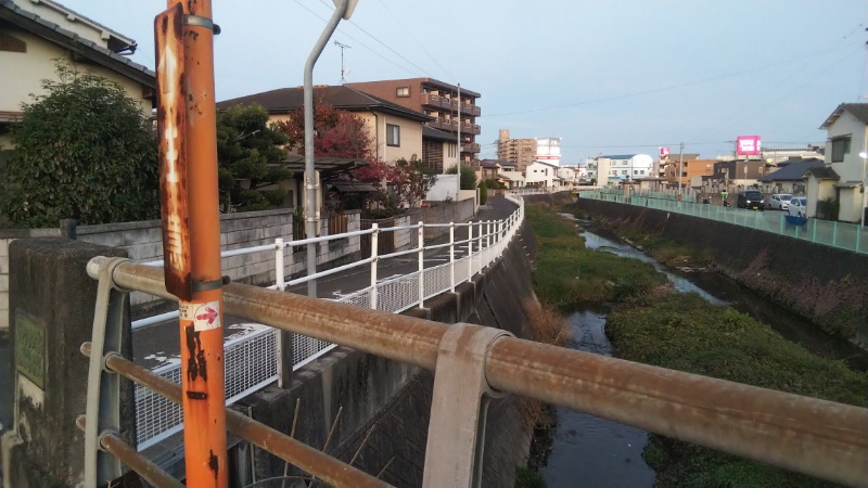 御坊川沿いの道