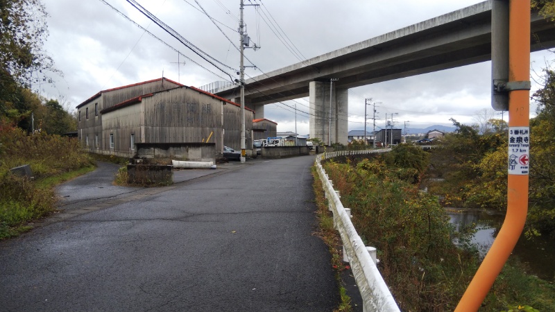 金泉寺への道